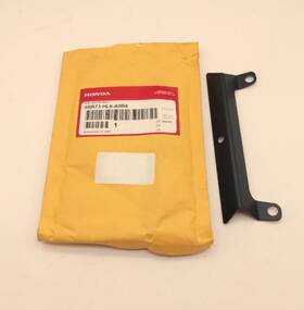 0sr73-hl6-a0r4 Honda 2016-2024 Pioneer 1000 Oem Windshield Center Bracket